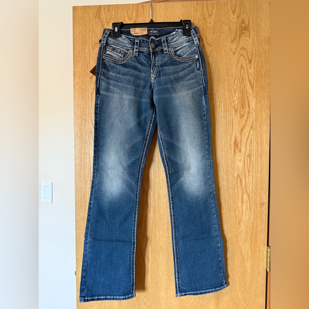 Suki Silver jeans. NWT. Mid slim boot.